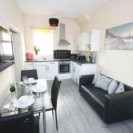 Barton Seaview, Self Catering Studio Apartments, Promenade & Central Beach Location, Families, Couples Or 23 Years Plus Only, Free Parking Blackpool Eksteriør bilde