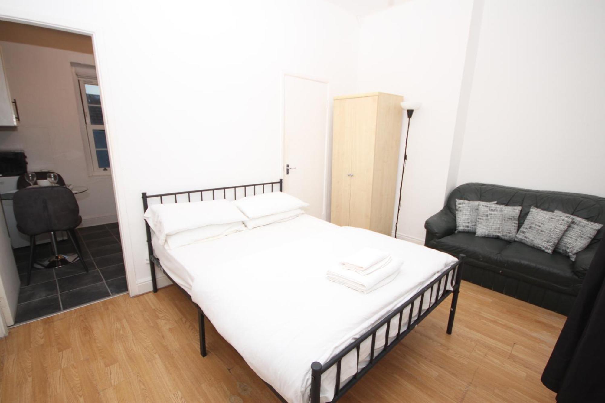 Barton Seaview, Self Catering Studio Apartments, Promenade & Central Beach Location, Families, Couples Or 23 Years Plus Only, Free Parking Blackpool Eksteriør bilde