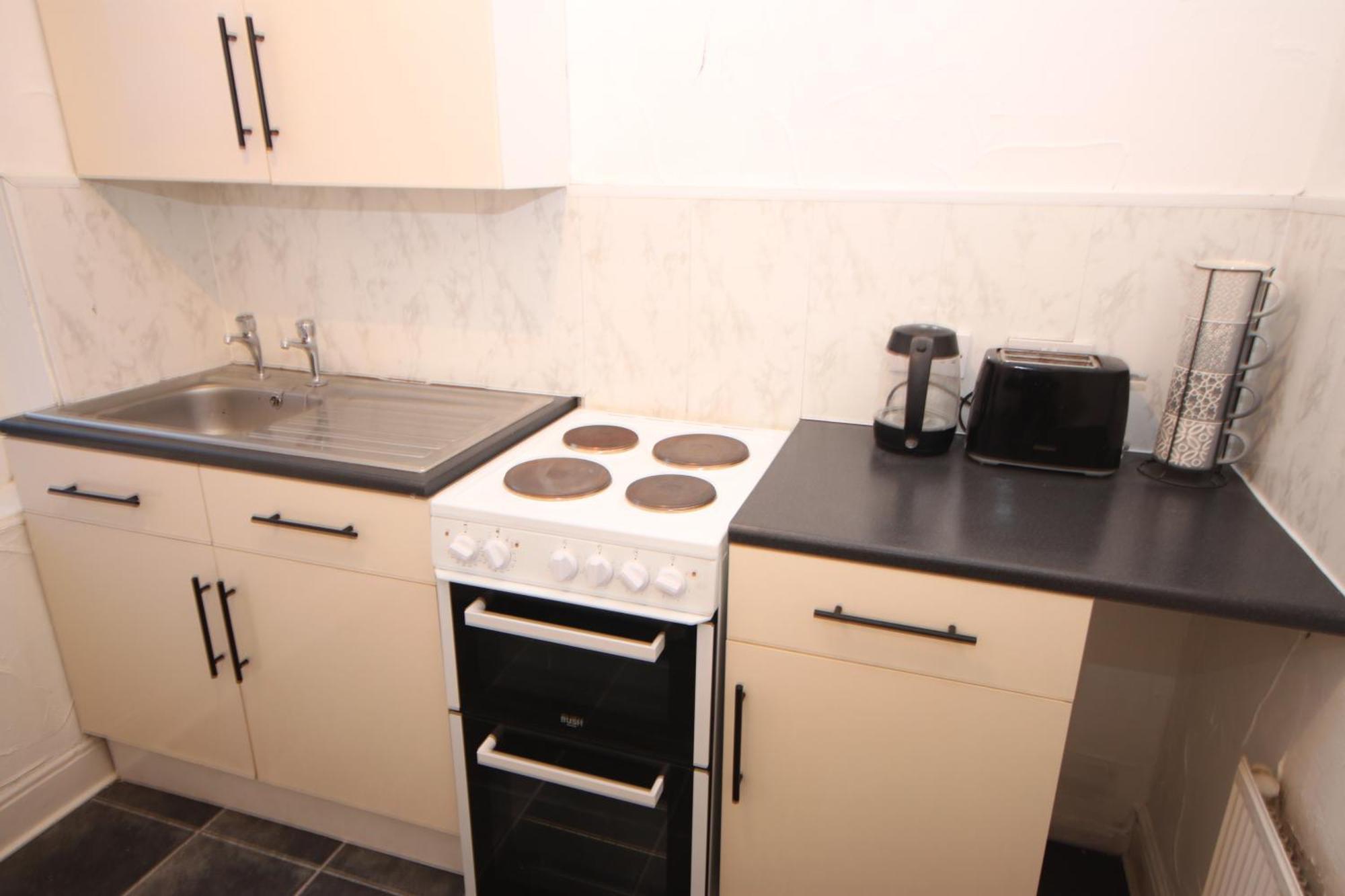 Barton Seaview, Self Catering Studio Apartments, Promenade & Central Beach Location, Families, Couples Or 23 Years Plus Only, Free Parking Blackpool Eksteriør bilde