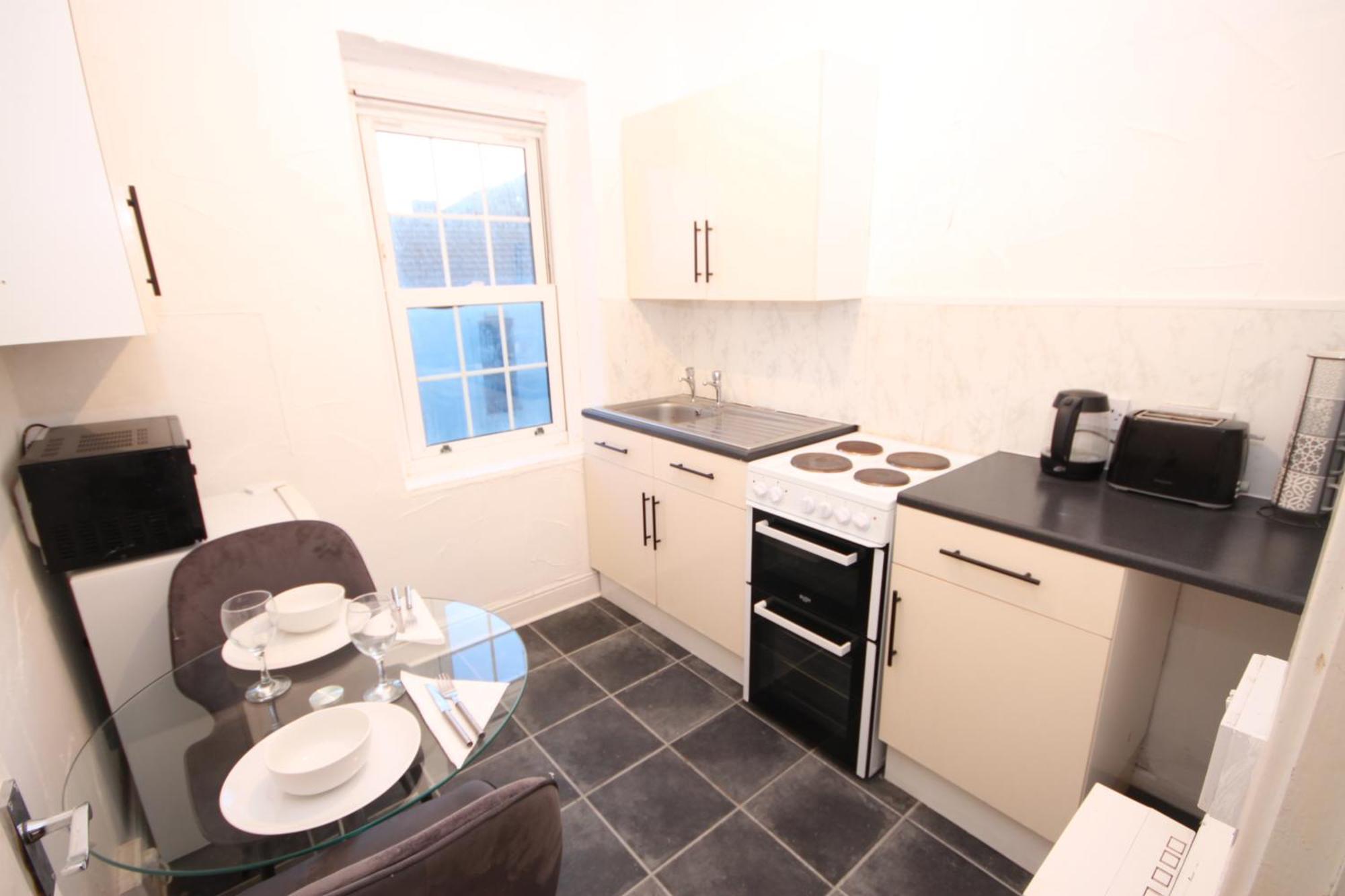 Barton Seaview, Self Catering Studio Apartments, Promenade & Central Beach Location, Families, Couples Or 23 Years Plus Only, Free Parking Blackpool Eksteriør bilde