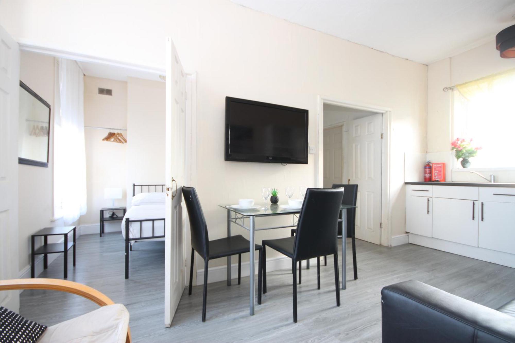 Barton Seaview, Self Catering Studio Apartments, Promenade & Central Beach Location, Families, Couples Or 23 Years Plus Only, Free Parking Blackpool Eksteriør bilde