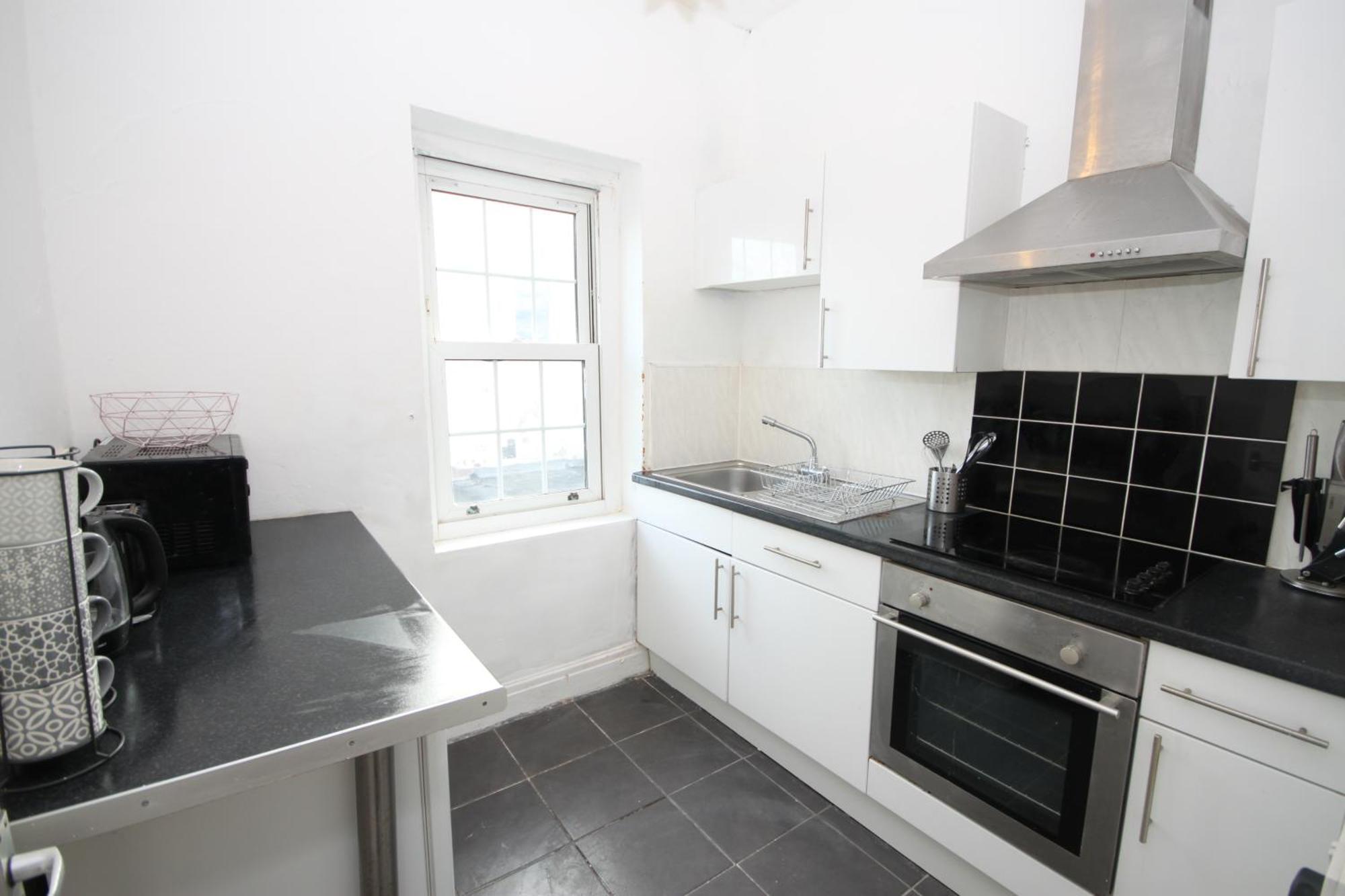 Barton Seaview, Self Catering Studio Apartments, Promenade & Central Beach Location, Families, Couples Or 23 Years Plus Only, Free Parking Blackpool Eksteriør bilde
