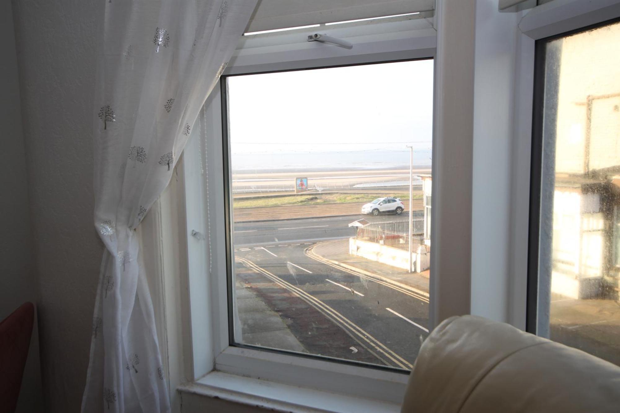 Barton Seaview, Self Catering Studio Apartments, Promenade & Central Beach Location, Families, Couples Or 23 Years Plus Only, Free Parking Blackpool Eksteriør bilde