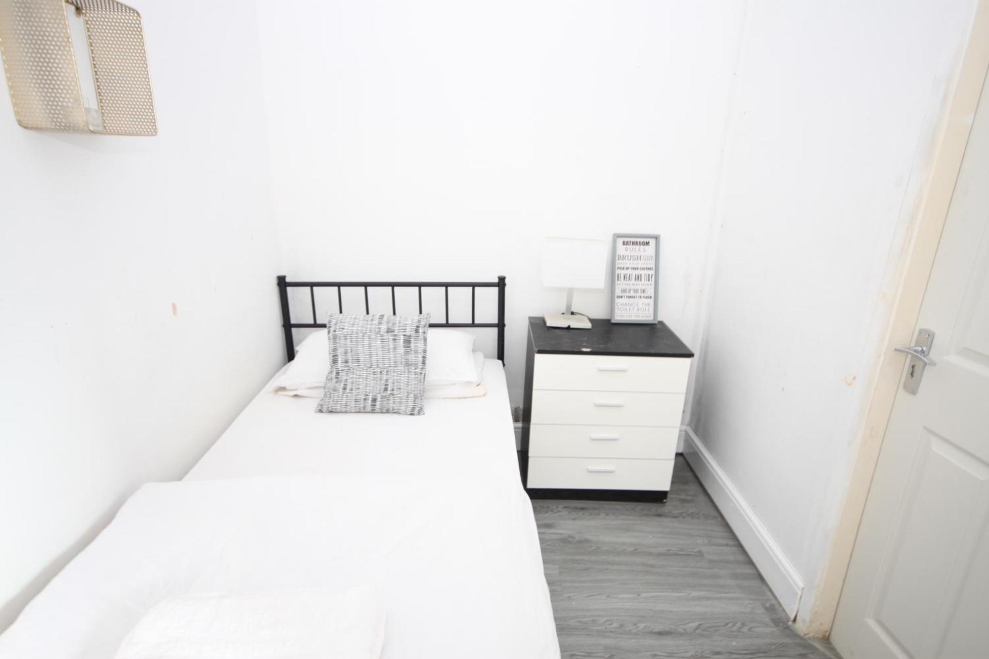 Barton Seaview, Self Catering Studio Apartments, Promenade & Central Beach Location, Families, Couples Or 23 Years Plus Only, Free Parking Blackpool Rom bilde