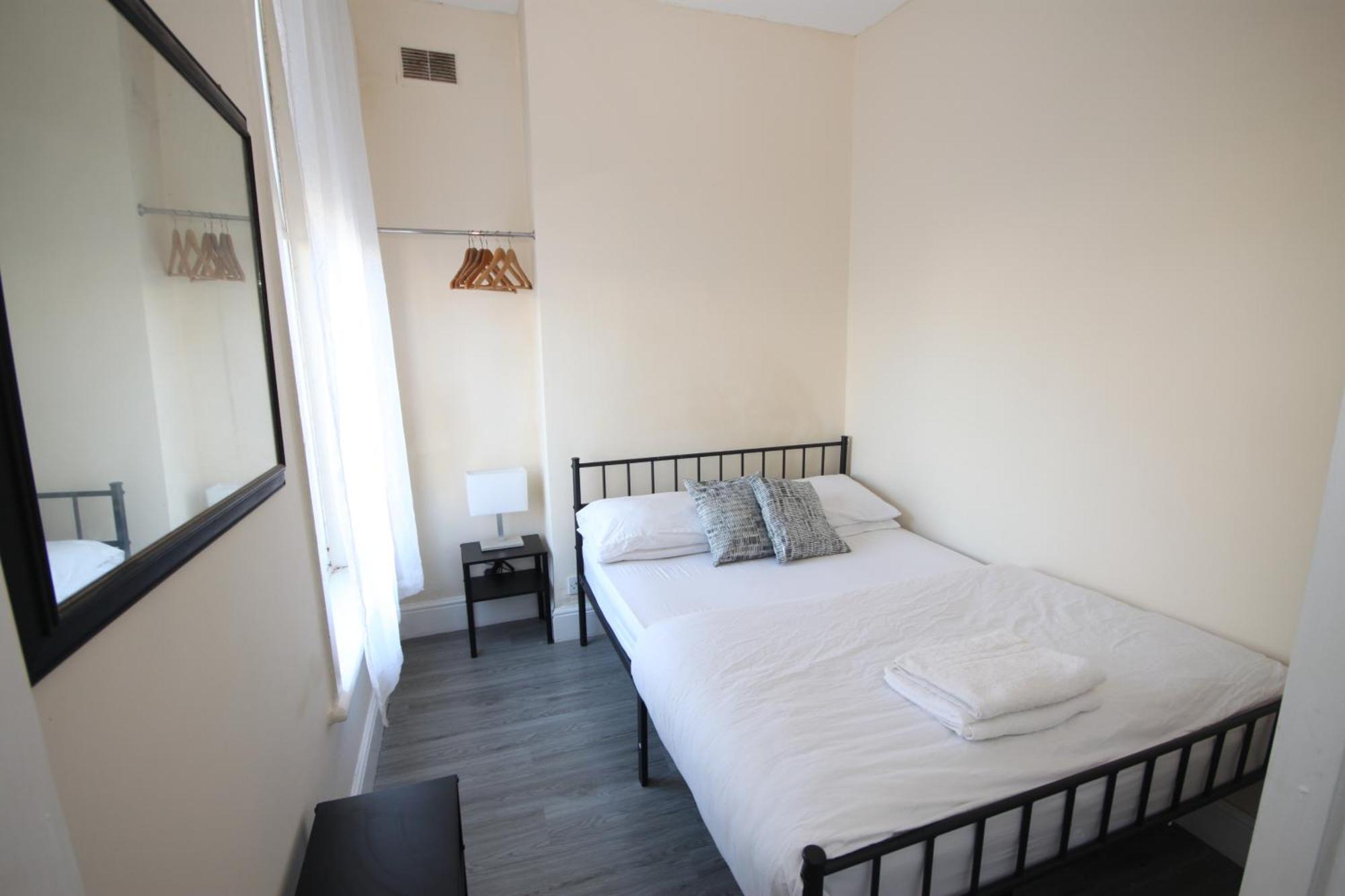 Barton Seaview, Self Catering Studio Apartments, Promenade & Central Beach Location, Families, Couples Or 23 Years Plus Only, Free Parking Blackpool Eksteriør bilde