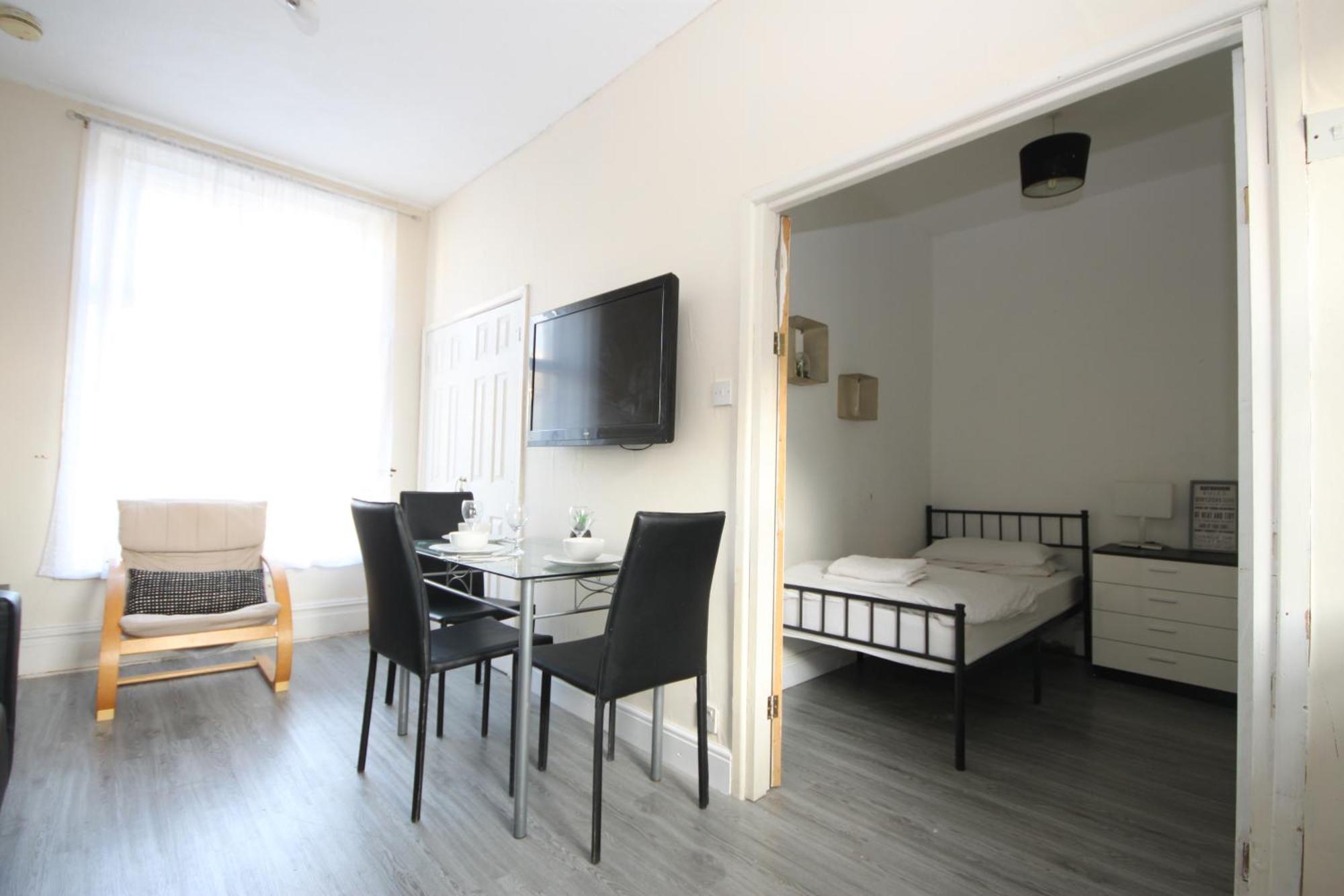 Barton Seaview, Self Catering Studio Apartments, Promenade & Central Beach Location, Families, Couples Or 23 Years Plus Only, Free Parking Blackpool Eksteriør bilde