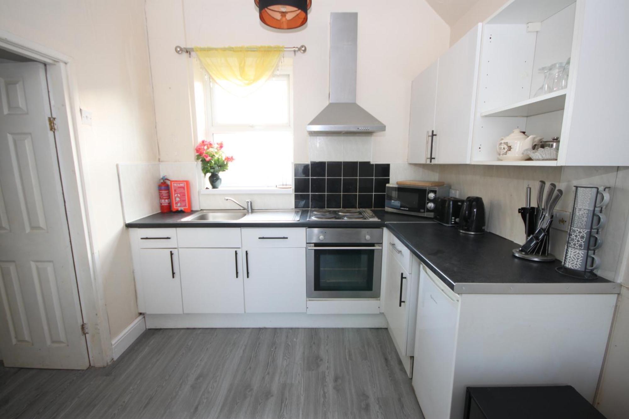 Barton Seaview, Self Catering Studio Apartments, Promenade & Central Beach Location, Families, Couples Or 23 Years Plus Only, Free Parking Blackpool Eksteriør bilde